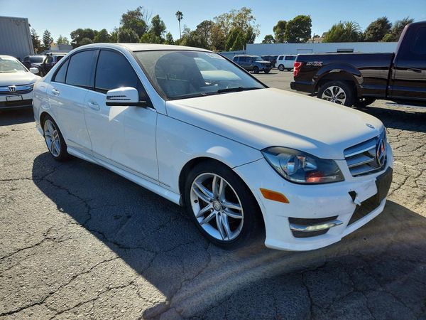2013 MERCEDES-BENZ C C250 — Passenger 3/4