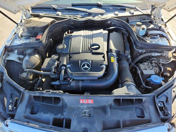 2013 MERCEDES-BENZ C C250 — Engine bay