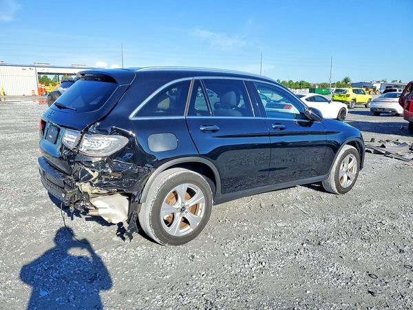 2017 MERCEDES-BENZ GLC
