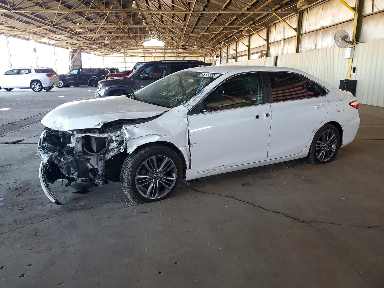 2017 TOYOTA CAMRY LE/SE/XLE/XSE — Front 3/4