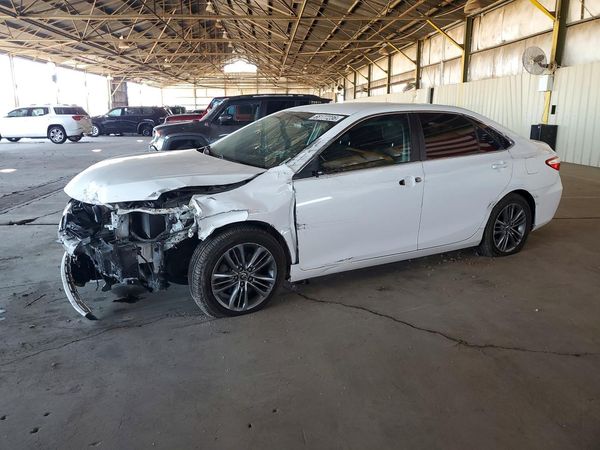 2017 TOYOTA CAMRY LE/SE/XLE/XSE — Front 3/4