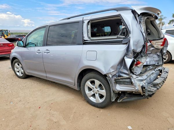 2012 TOYOTA SIENNA