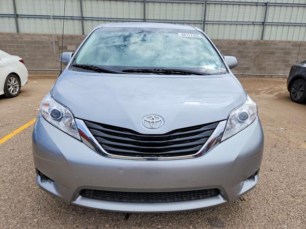 2012 TOYOTA SIENNA