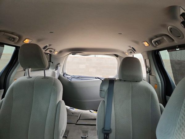 2012 TOYOTA SIENNA