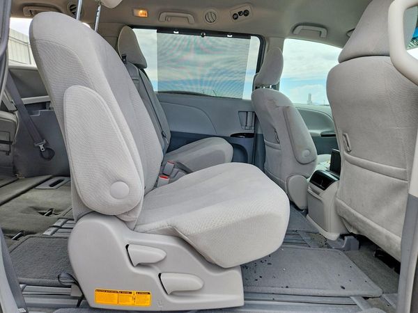 2012 TOYOTA SIENNA