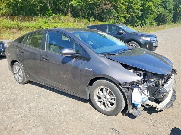 2016 TOYOTA PRIUS