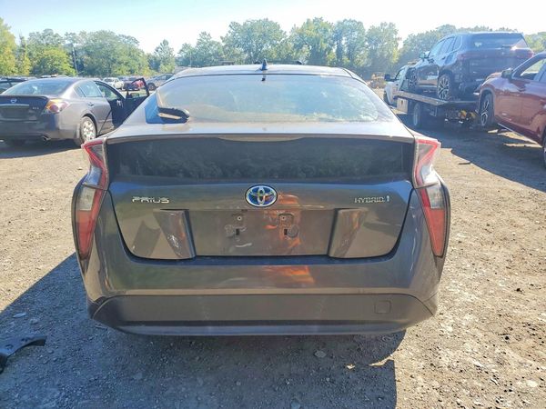 2016 TOYOTA PRIUS