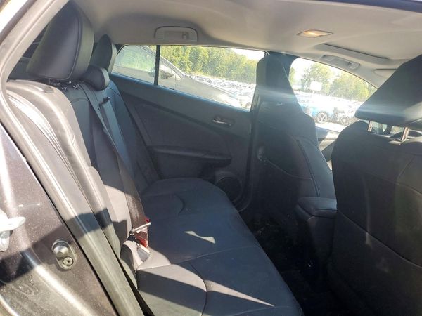 2016 TOYOTA PRIUS