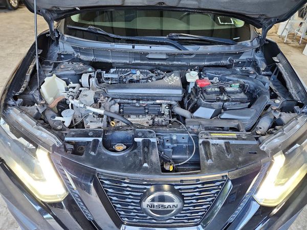 2018 NISSAN ROGUE — Engine bay
