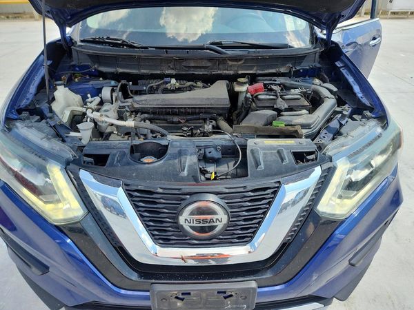 2018 NISSAN ROGUE — Engine bay