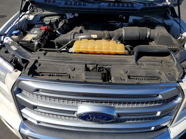 2017 FORD F150 SuperCrew — Engine bay