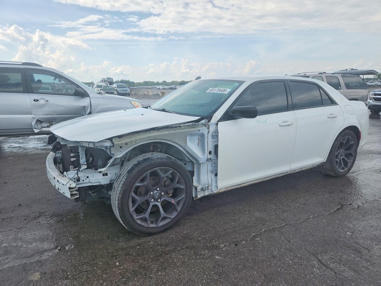 2019 CHRYSLER 300