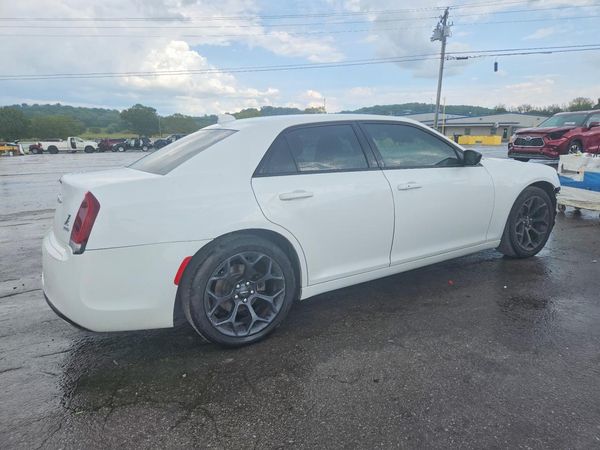 2019 CHRYSLER 300