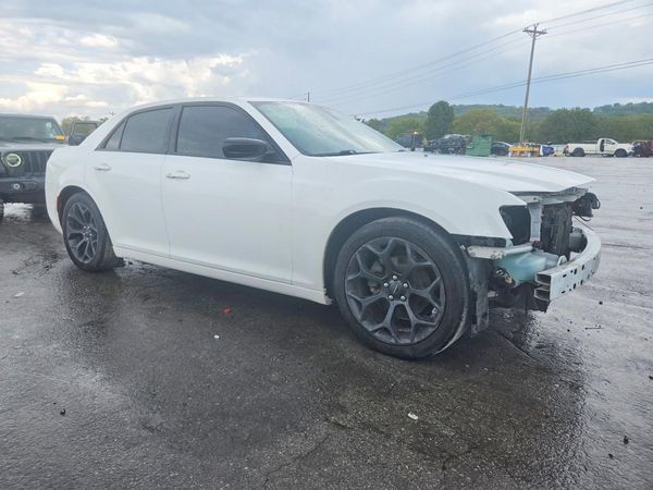 2019 CHRYSLER 300