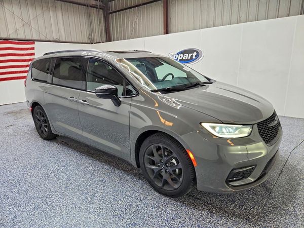 2025 CHRYSLER PACIFICA Limited — Passenger 3/4