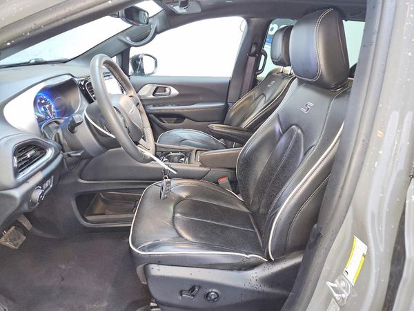 2025 CHRYSLER PACIFICA Limited — DENT