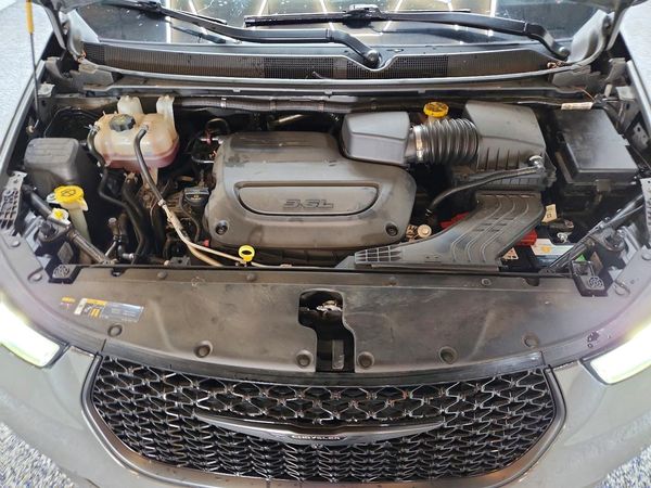 2025 CHRYSLER PACIFICA Limited — Engine bay