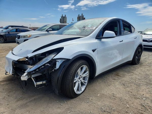 2023 TESLA MODEL Y — Front 3/4