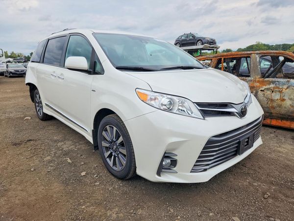 2020 TOYOTA SIENNA Q grade