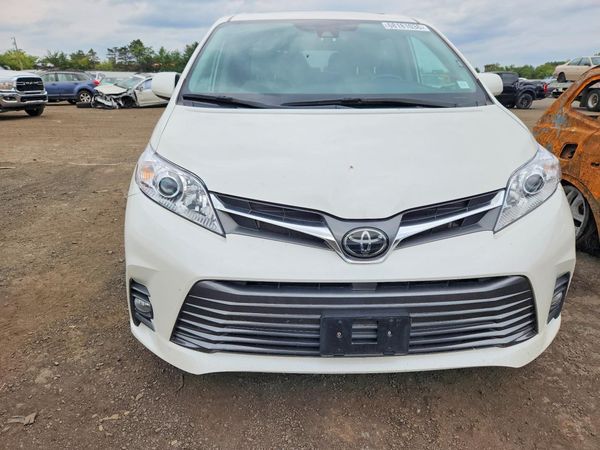 2020 TOYOTA SIENNA Q grade