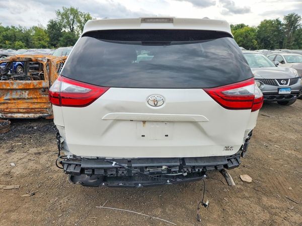 2020 TOYOTA SIENNA Q grade