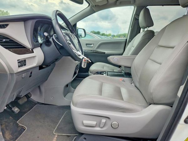 2020 TOYOTA SIENNA Q grade