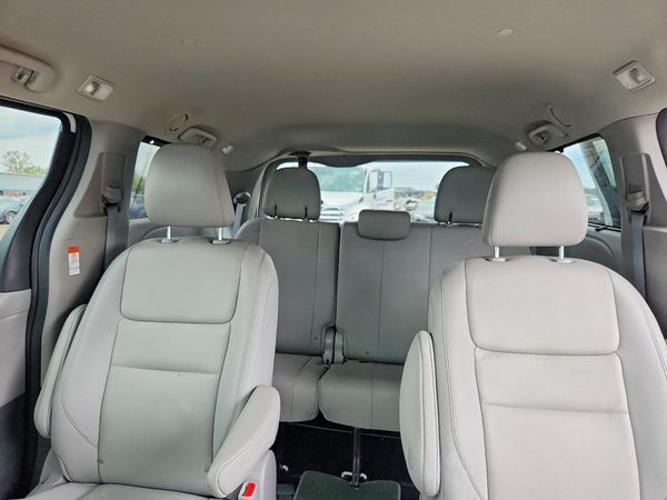 2020 TOYOTA SIENNA Q grade