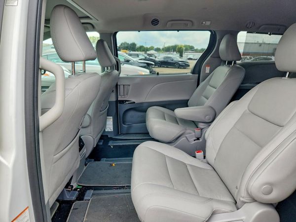 2020 TOYOTA SIENNA Q grade