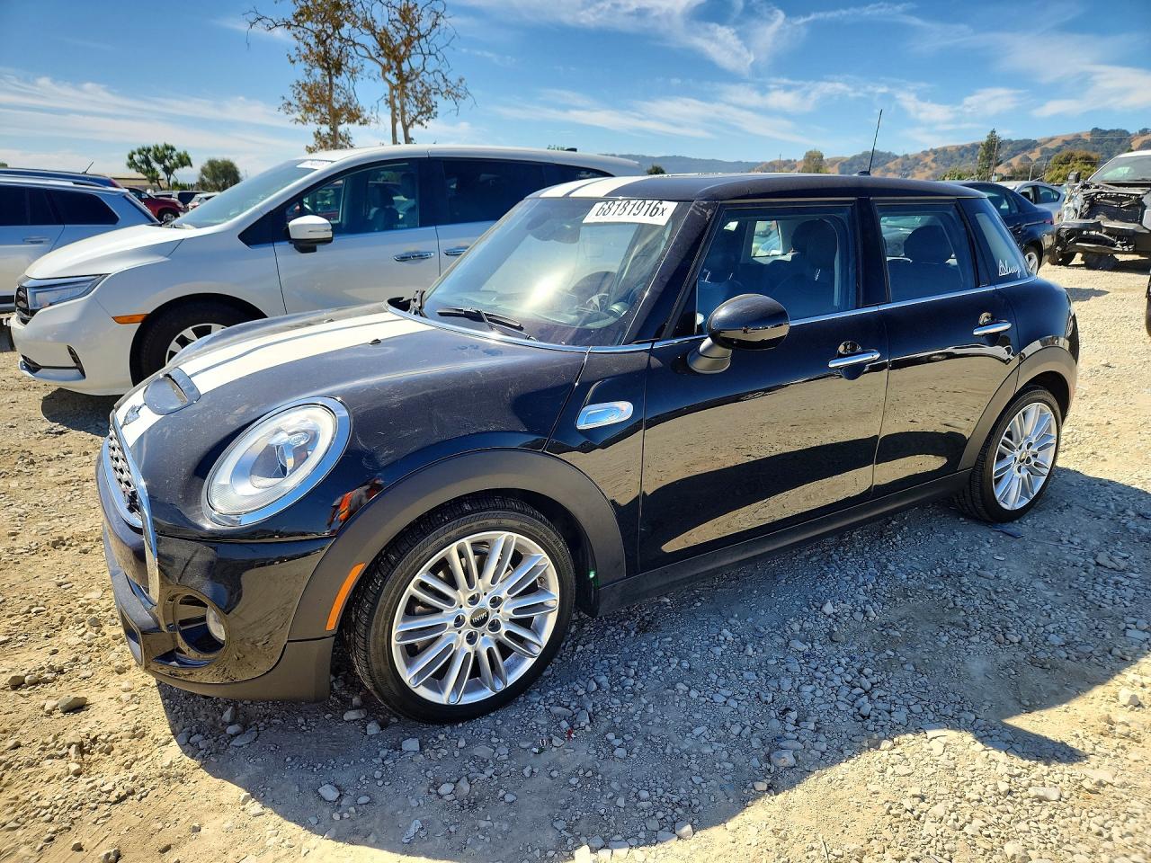 2017 MINI COOPER