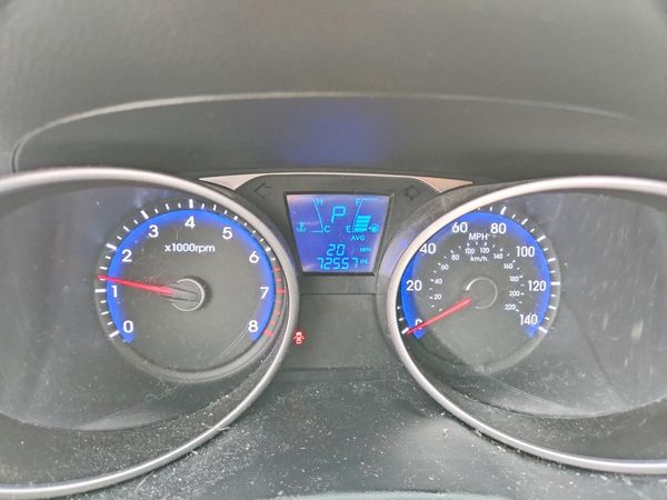 2015 HYUNDAI TUCSON GLS (Middle)