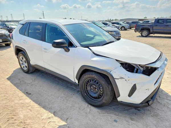 2024 TOYOTA RAV4 LE — Passenger 3/4