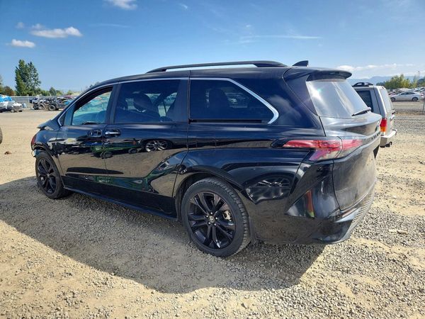 2023 TOYOTA SIENNA XSE
