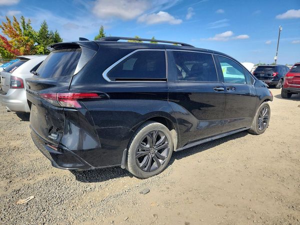 2023 TOYOTA SIENNA XSE
