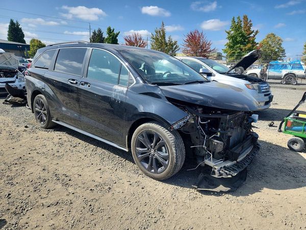 2023 TOYOTA SIENNA XSE