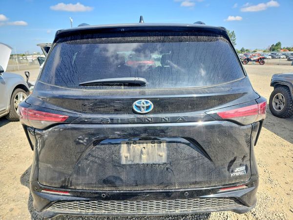 2023 TOYOTA SIENNA XSE