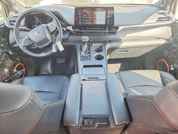 2023 TOYOTA SIENNA XSE