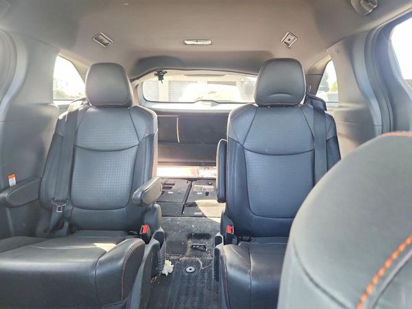 2023 TOYOTA SIENNA XSE