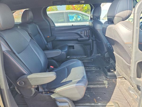 2023 TOYOTA SIENNA XSE