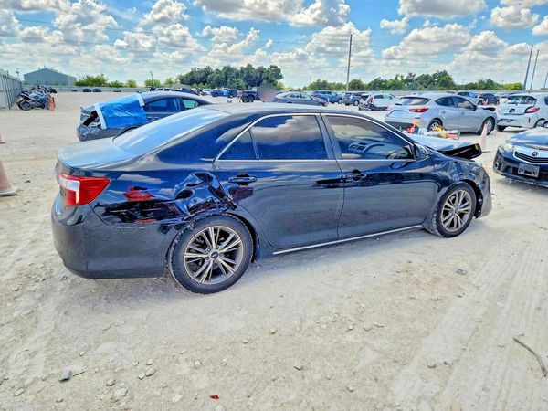 2014 TOYOTA CAMRY