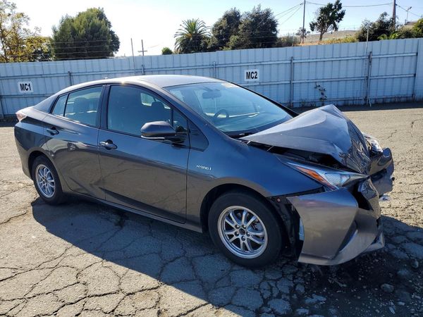 2016 TOYOTA PRIUS