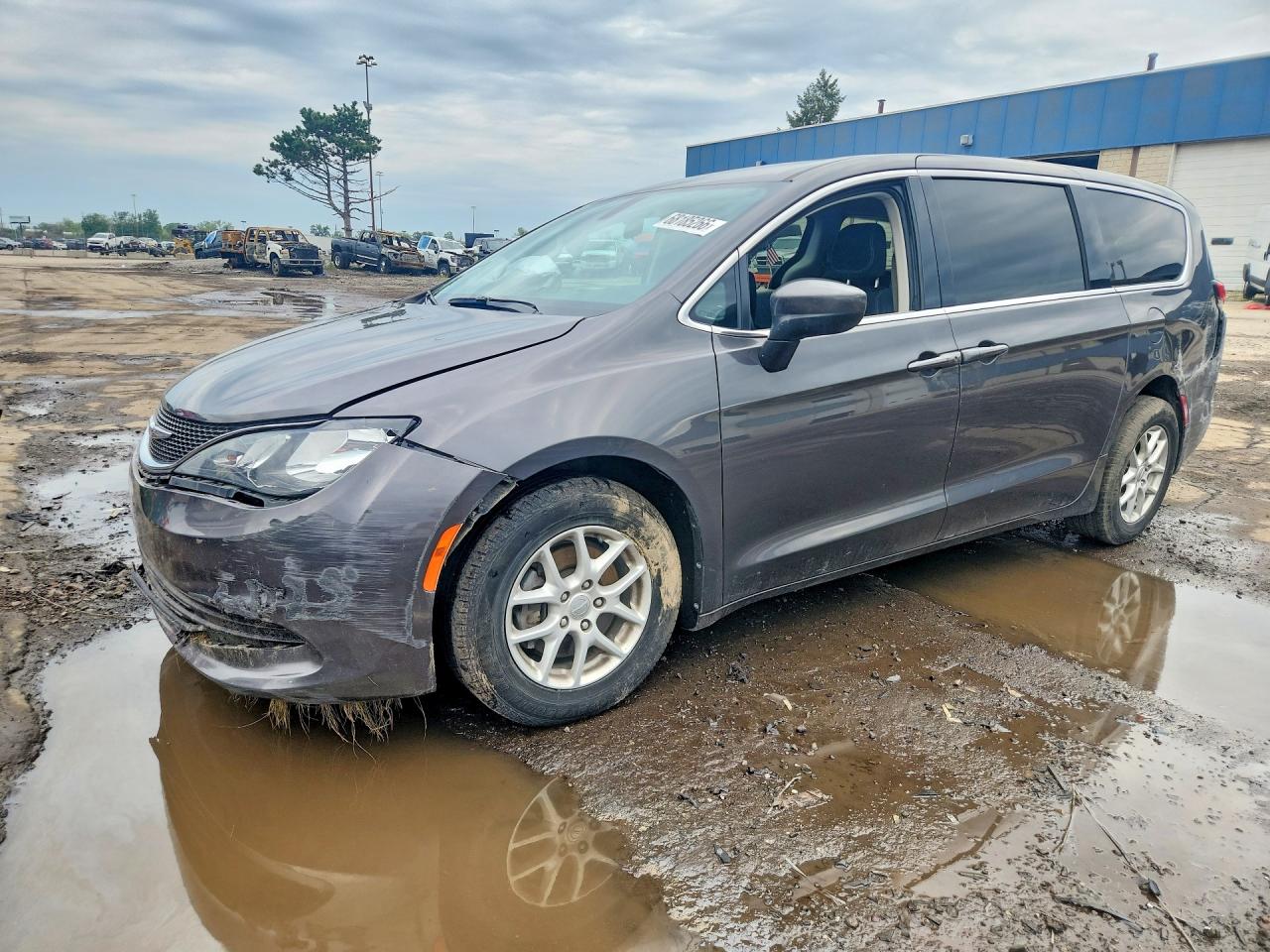 2020 CHRYSLER VOYAGER