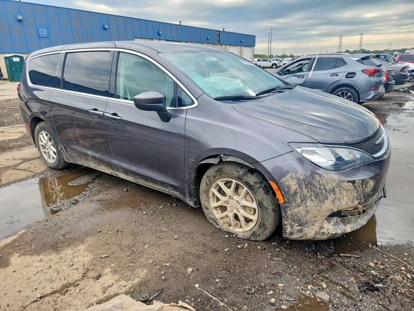 2020 CHRYSLER VOYAGER