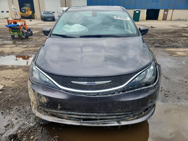 2020 CHRYSLER VOYAGER