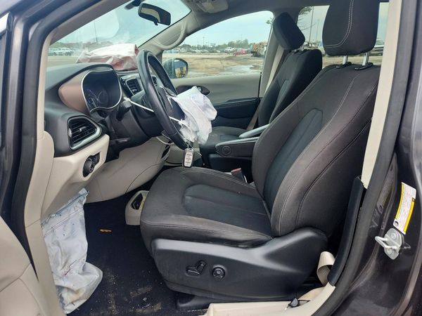 2020 CHRYSLER VOYAGER