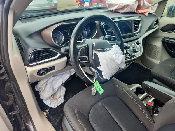 2020 CHRYSLER VOYAGER