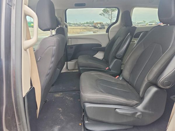 2020 CHRYSLER VOYAGER
