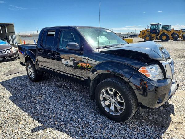 2021 NISSAN FRONTIER Crew Cab — Passenger 3/4