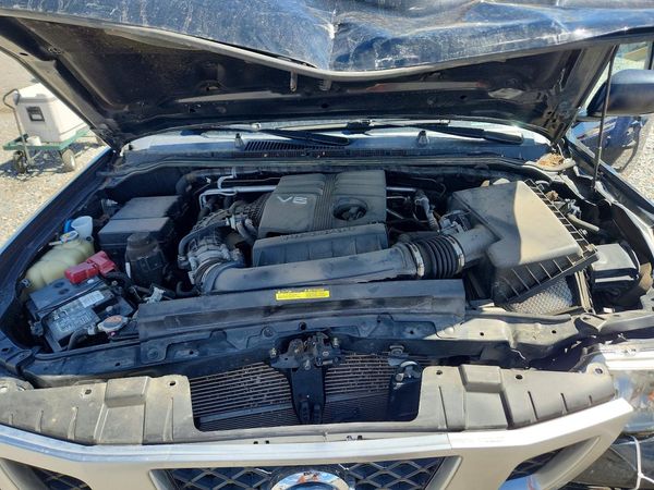 2021 NISSAN FRONTIER Crew Cab — Engine bay