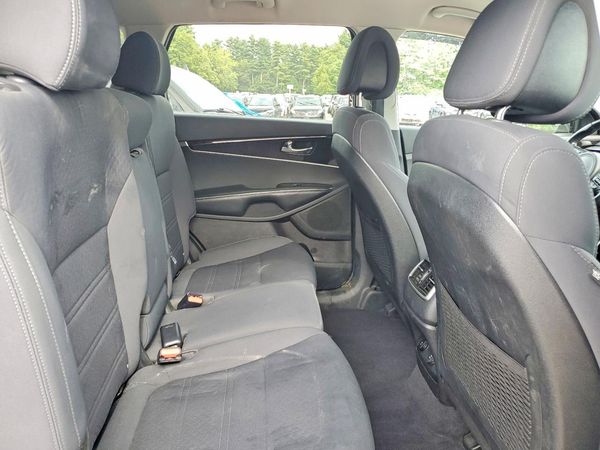2016 KIA SORENTO L / LX