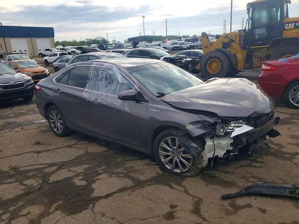 2016 TOYOTA CAMRY SOLA Hybrid — Passenger 3/4